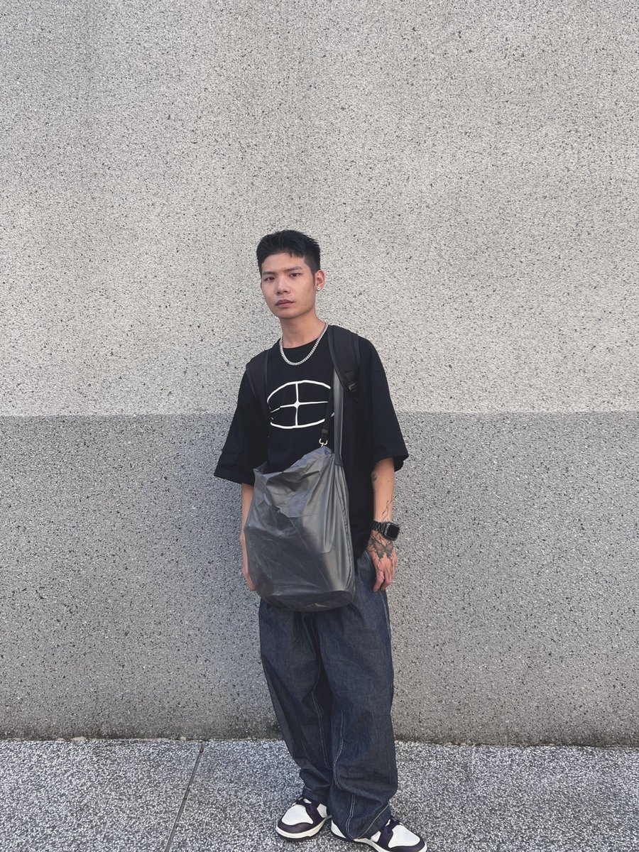 cwayne1023's tweet photo. 現在頭髮超短⋯ https://t.co/L3QtdOB5vp