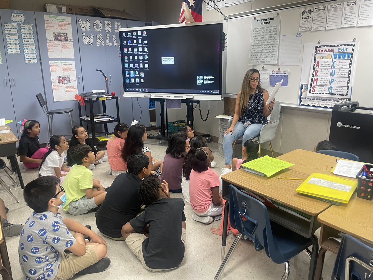 The Dot book was read by Mrs. Santos today! Thank you for coming over to my classroom today 💕