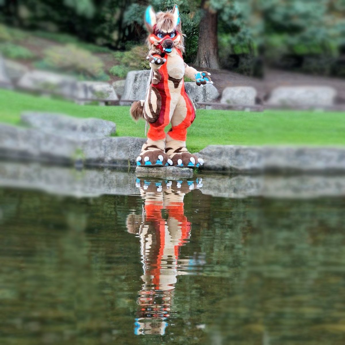 Ruxxa2's tweet photo. #FursuitFriday 
.
📸: (twitter: @nyumi_f
(insta: https://t.co/YFFo0JkeJY…)

🪡: by my self (insta:
https://t.co/EVKAGyV421 )
.
.
.
.
.
.
.
#ef27 #Eurofurence27 #fursuitmaker #fursuit #furrycon #hyena #Fursona https://t.co/QpiikFyk3e