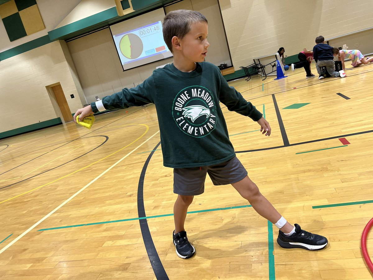 PESchoolYT's tweet photo. ‼️SLAP BRACELETS‼️

A great #PhysEd hack to quickly remind kiddos how to properly step with opposition during tossing or throwing lessons! https://t.co/crJTLcNZ5S