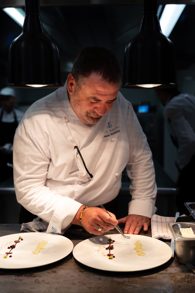 Hotel Cap Estel 5* tweet media