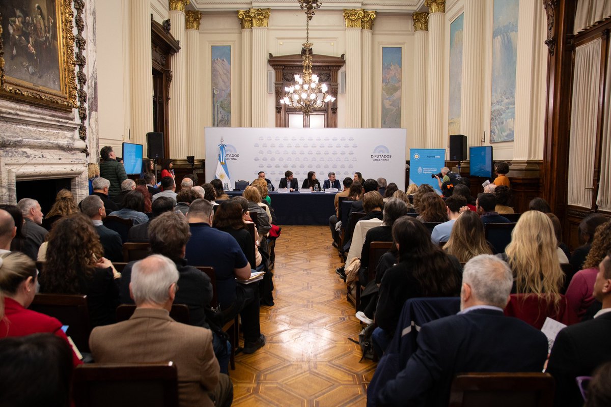 cecilianicolini's tweet photo. Ante más de 150 personas, el equipo de la Secretaría presentó la Estrategia Nacional de Acción para el Empoderamiento Climático (#ENACE), una hoja de ruta para fortalecer nuestras políticas y articular las capacidades de diversos sectores rumbo al desarrollo sostenible 🌎🇦🇷 https://t.co/2K9T2dLnLt