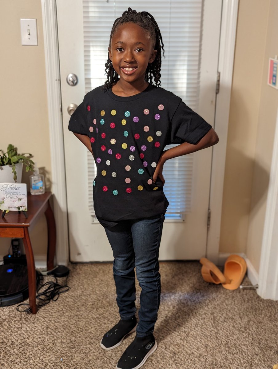 Deonda7's tweet photo. International Dot Day at school...Babygirl made her own shirt and she did a great job!!! @WHOwenES https://t.co/bbmRsZw373
