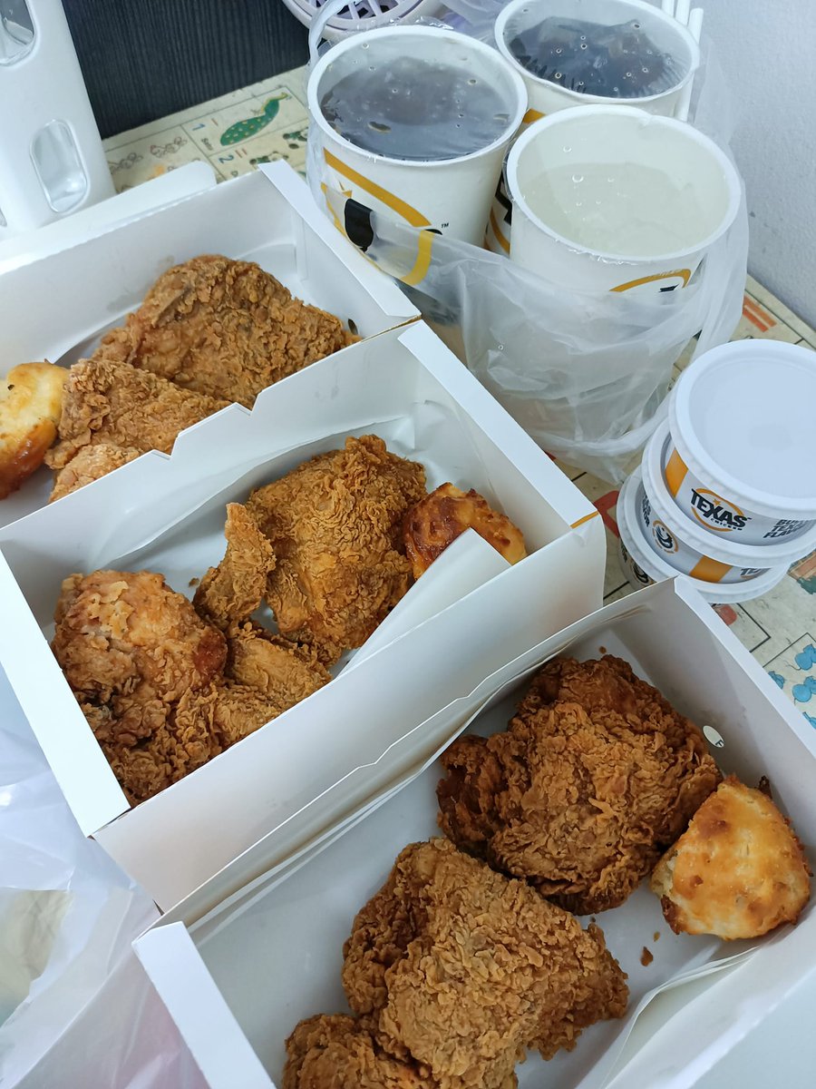 0xdarr3nNFT's tweet photo. 支持BiB, 疯狂星期四周周V你50!!!
疯狂星期四 感谢BiB请我吃肯德基"🍗🍗🍗
@BIB_VIP
@bibzhongwen
#BIB
#BIBVIP
#BiBV我50
#TOKEN2049
#Cryptoexchange
#BIB_Exchange https://t.co/sbAssuGpp3