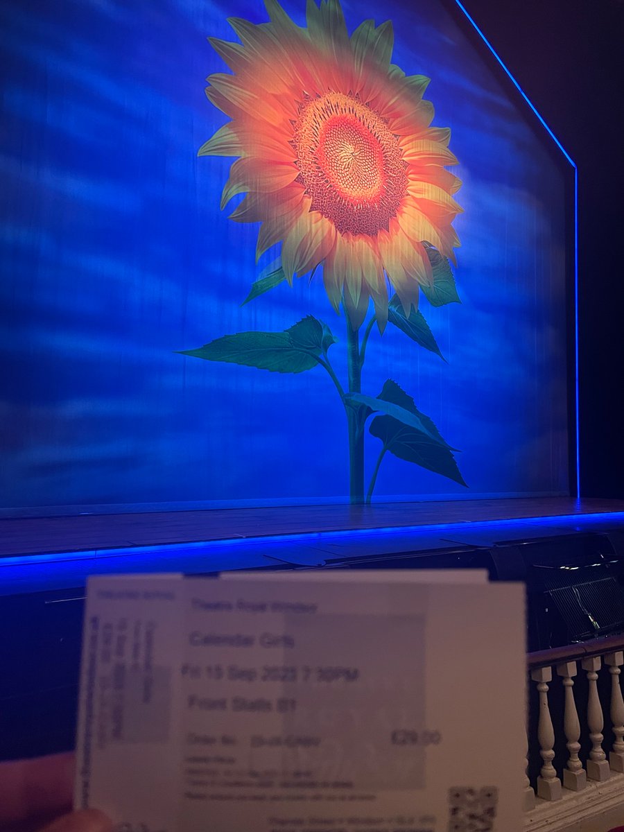 IsabellaPitman's tweet photo. After such a great show on Tuesday I just had to come back whilst it’s still down the road!  
@thegirlsmusical visit number 17 🌻@LynPaul6  @AmyRobbins171 
@TanyaFranksRuns @MaureenNolan_ @TappendenPaula @HoneysuckleWeek #TheCalendarGirlsMusical https://t.co/1tz1DLO0mV