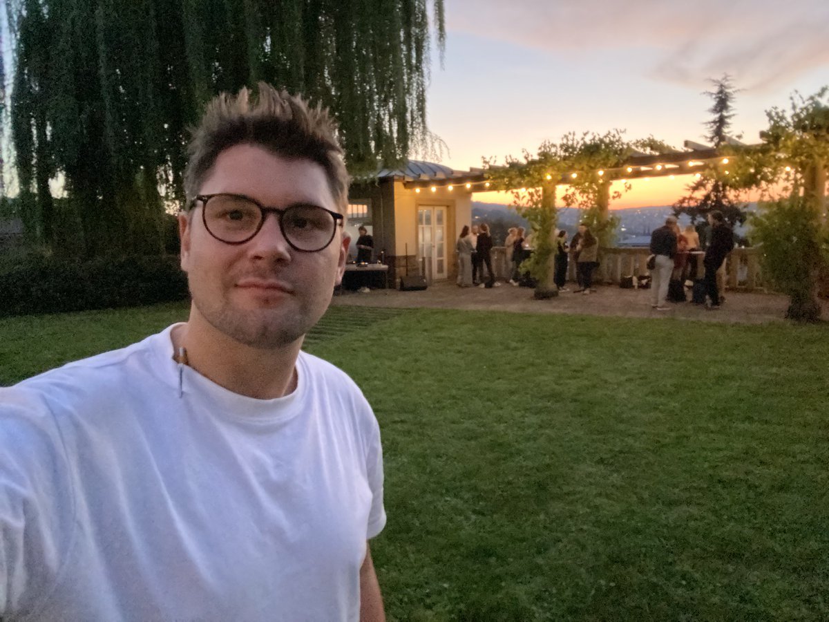 da hinten 🇪🇺 tweet media