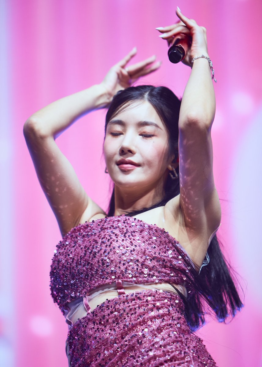 Our beloved Kwon Eunbi lighting up the stage! 🌟 8.26.2023 Krazy