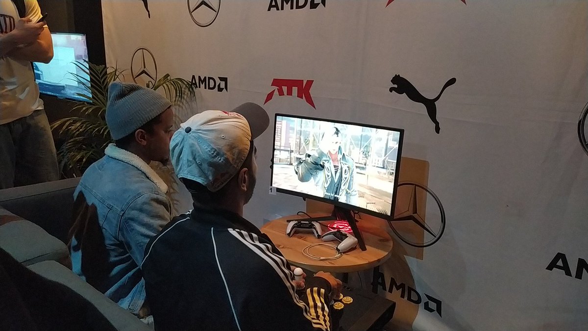 TweetsByProxy's tweet image. Awesome to see @ArslanAsh95 at @AtkArena and play @Cody_banks8 @ofeewentworth 🔥 and I finally got to meet @AndryYondaime 😁🙌 Malagasy crew, let's go!! Still more games on the way 😤🎮 #PlaySeriously #ATKWin