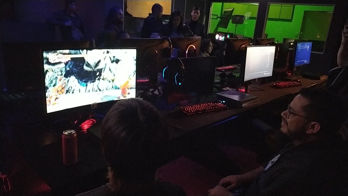 TweetsByProxy's tweet image. Awesome to see @ArslanAsh95 at @AtkArena and play @Cody_banks8 @ofeewentworth 🔥 and I finally got to meet @AndryYondaime 😁🙌 Malagasy crew, let's go!! Still more games on the way 😤🎮 #PlaySeriously #ATKWin