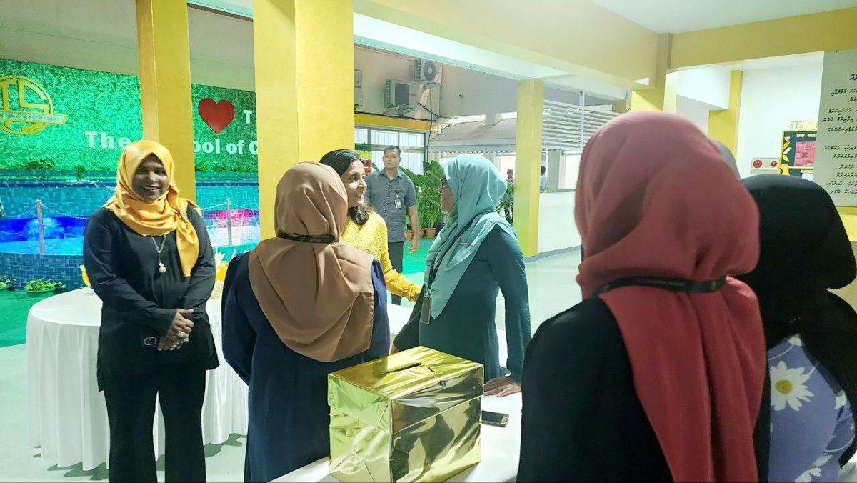 presidencymv's tweet photo. This evening, First Lady Fazna Ahmed attended "Thaaju Sufura 2023," an annual fundraising dinner event organised by the Parents Teachers Association of @thaajuddeen_mv. https://t.co/UJYBY4H7ww
