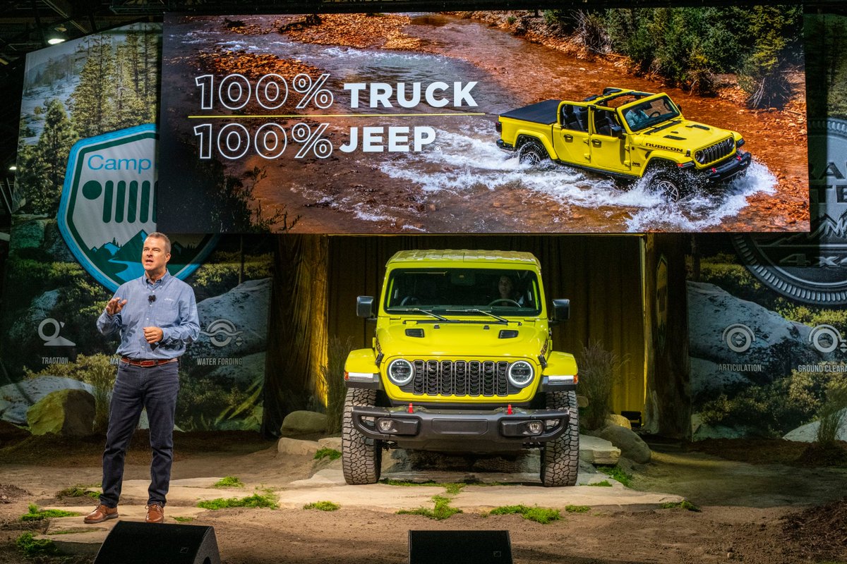 DriversAutoMart's tweet photo. New 2024 #JeepGladiator #Mojave X, introduced at the @NAIASDetroit, features FOX suspension with 1" lift and 12-way power adjustable Nappa leather seats. 🚙🚘

2024 #Jeep #Gladiator #Rubicon X features Tru-Lok front &amp; rear lockers and a disconnecting front sway bar. 🛣 https://t.co/B9T4JGKoui