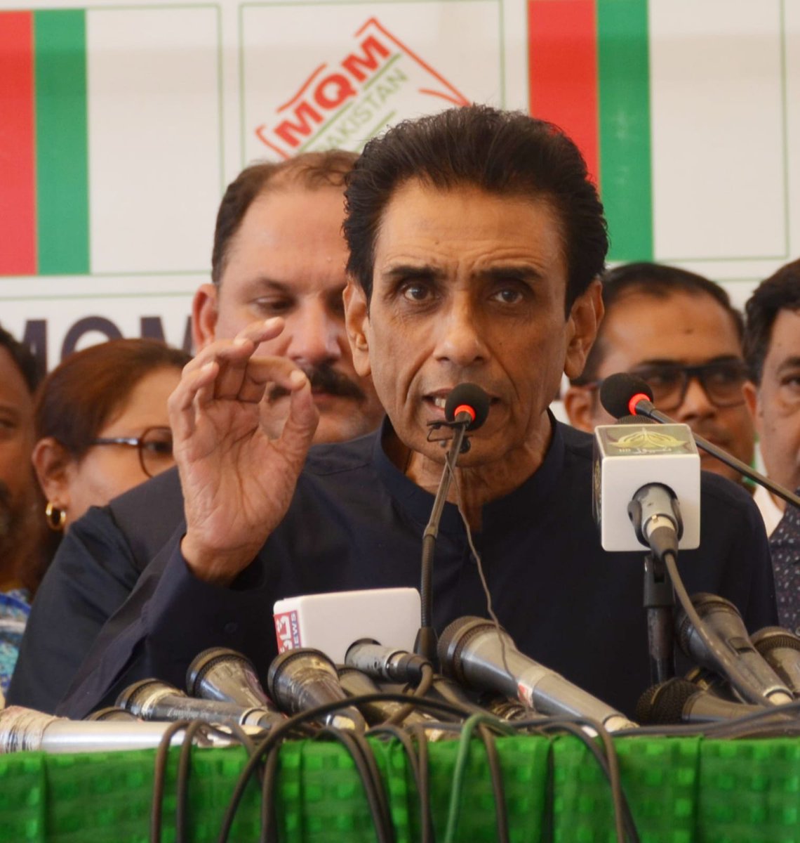 NailaQureshi190's tweet photo. مڈل کلاس طبقے کے تعلیم یافتہ لوگ آگے آئیں آپ حوصلہ دکھائیں گے تو آپکے علاقوں کے لوگ بھی حوصلہ دکھائیں گے ہماری کوشش ہے کہ اس بار زیادہ سے زیادہ مڈل کلاس طبقے کے لوگ اسمبلیوں میں پہنچیں۔
@Conv_KMS
#MQMPakistan
#SindhGovernanceCrisis https://t.co/lEEQJGnXVv