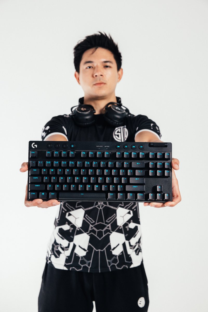 TSM's tweet image. Designed with the pros, engineered to win.

The all-new upleveled @LogitechGesport PRO Series is the gear of choice for #TSM players.

🛒 Get your PRO Series gear → logitechg.com/en-us/products…