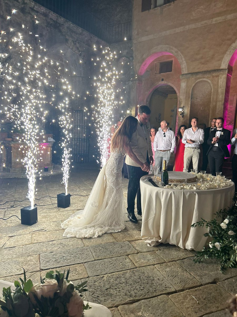 kevscott_kevin's tweet image. My beautiful stepdaughter Lauren married Matthew Black in the Tuscan hills.... what a fairytale wedding...
