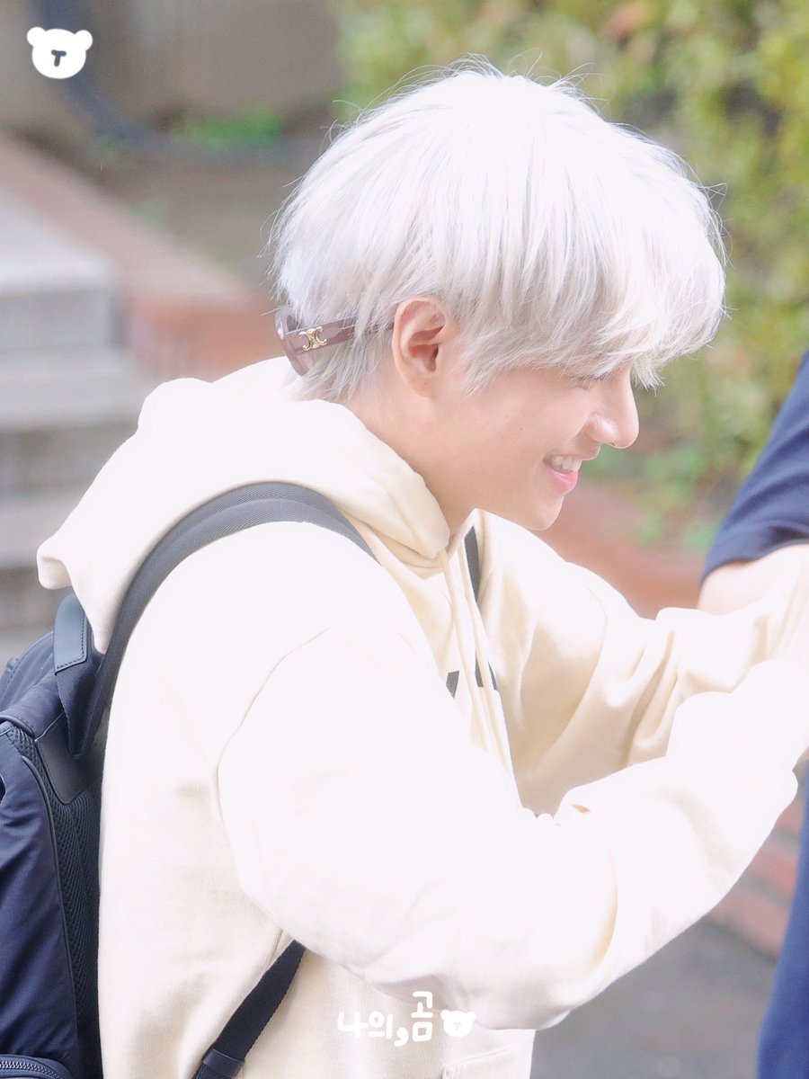 imVear's tweet photo. 230915 뮤뱅 퇴근

예쁘니😣

#나의_곰🧸
#방탄소년단 #BTS                                  
#김태형 #뷔 #태형 #V
#KIMTAEHYUNG #TAEHYUNG https://t.co/0ClsUySVPs