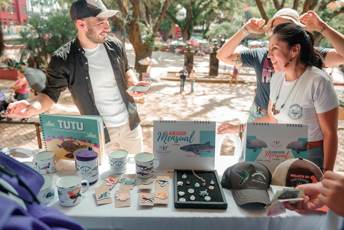 CORMACARENA's tweet photo. ¡Vivimos la quinta ecoferia de Sembradores de Vida! 🌱
Los Proyectos Ambientales Escolares junto a los Procesos Ciudadanos de Educación Ambiental, fueron protagonistas en este encuentro que visibilizó iniciativas amigables con la naturaleza.
#somosvida #somosmeta #cormacarena https://t.co/rnFyUC6t5P