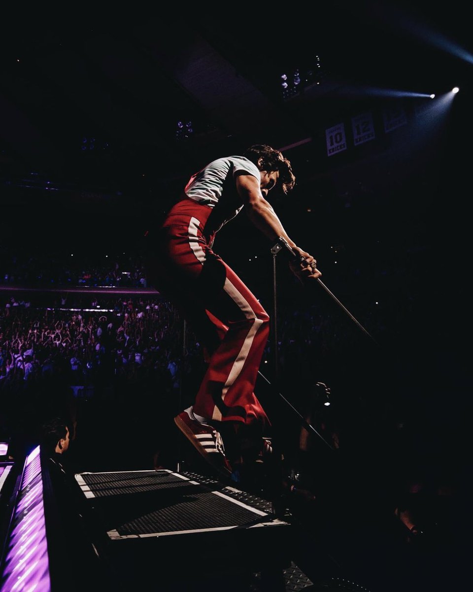 TheGarden's tweet photo. Running into the weekend like 💨

📷: Rich Fury / MSGE https://t.co/kPdbY4ZSiB