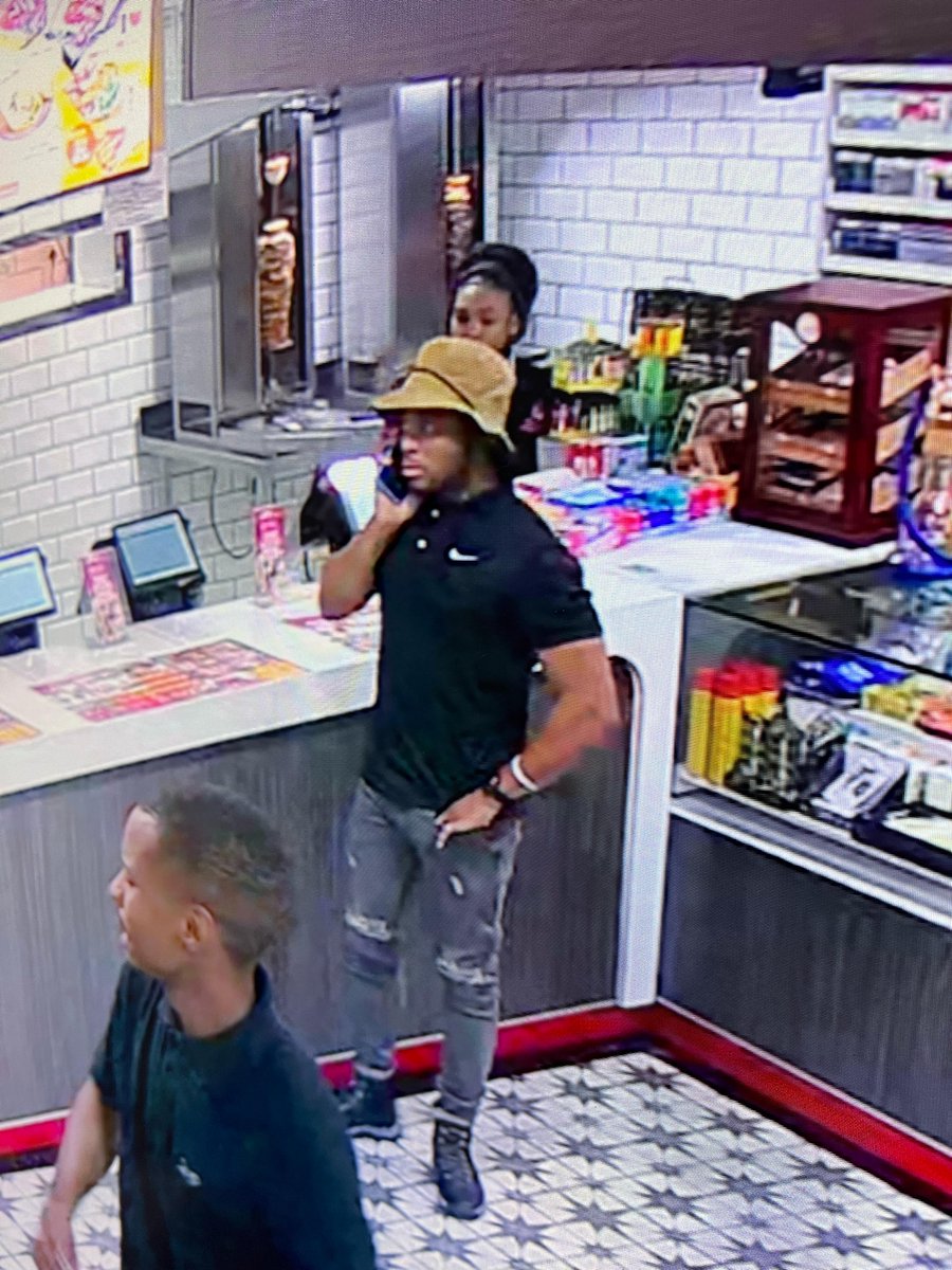 SMankolwane's tweet photo. @Jaresh012 help us find him...thats him https://t.co/m1y3zyA1op