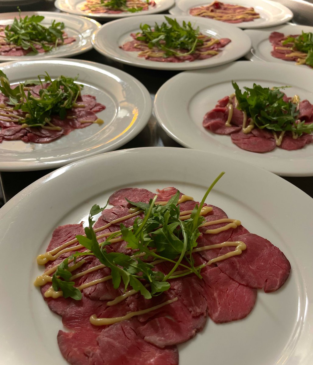 HollywoodSW10's tweet image. You won’t want to miss out on our gorgeous beef carpaccio, honey mustard emulsion, pickled shallot and crispy onions! 

As part of our set menu for private hire, enquire today via the link in our bio, or search Hollywood Arms Chelsea. 

#sw10 #privatehirelondon #chelsea
