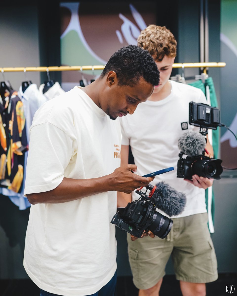 Professoor's tweet image. This week was a W! 
Got to film with⚡️AMP ⚡️who came to do a London Tour 23

Also got invited to @BAPEOFFICIAL ! 

Check out my Insta instagram.com/mire.productio… for more content!