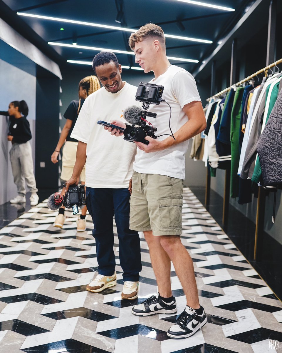 Professoor's tweet image. This week was a W! 
Got to film with⚡️AMP ⚡️who came to do a London Tour 23

Also got invited to @BAPEOFFICIAL ! 

Check out my Insta instagram.com/mire.productio… for more content!