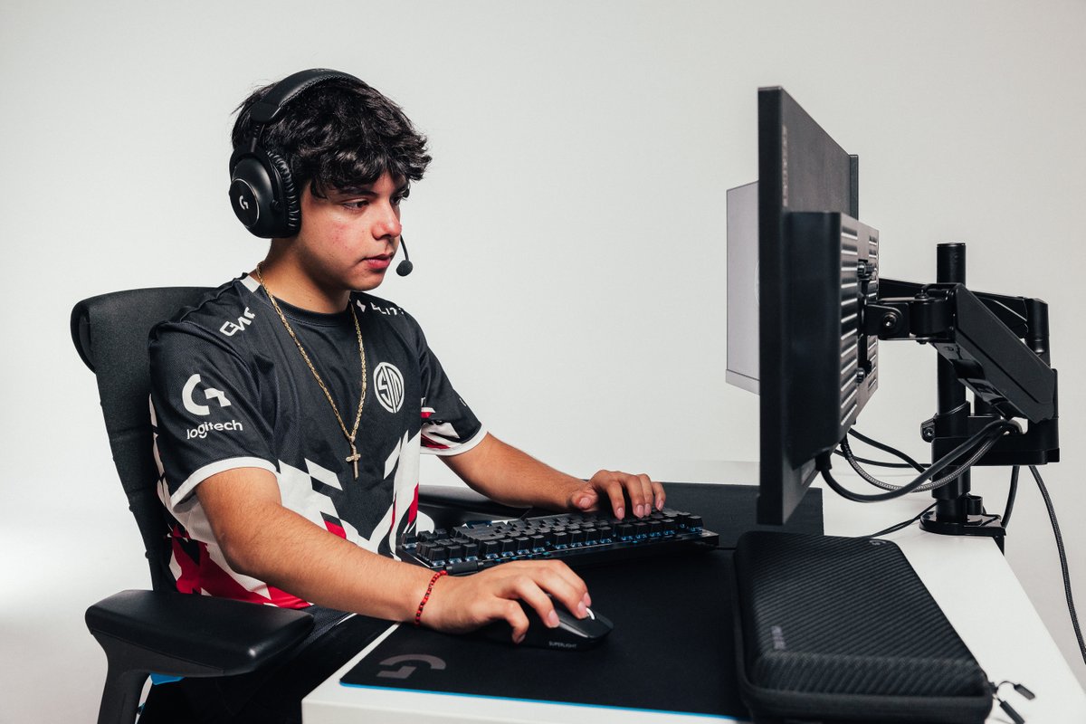 TSM's tweet image. Designed with the pros, engineered to win.

The all-new upleveled @LogitechGesport PRO Series is the gear of choice for #TSM players.

🛒 Get your PRO Series gear → logitechg.com/en-us/products…