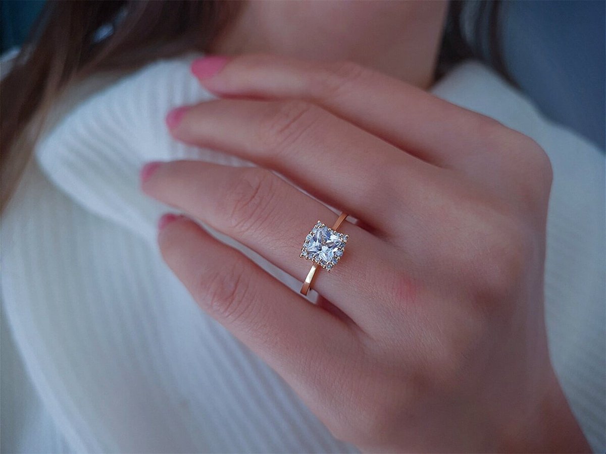 siriusdiamant's tweet image. Real Diamonds Pave White Topaz Engagement Ring, Princess Cut Solitaire Gold Ring

Etsy Link : t.ly/_42ZO

#WomenRing #PrincessRing #TopazRing #SquareRing #SolitaireRing #GemstoneRing #DiamondsRing #EngagementRing #GoldRing #PromiseRing #ProposalRing #HandmadeJewelry