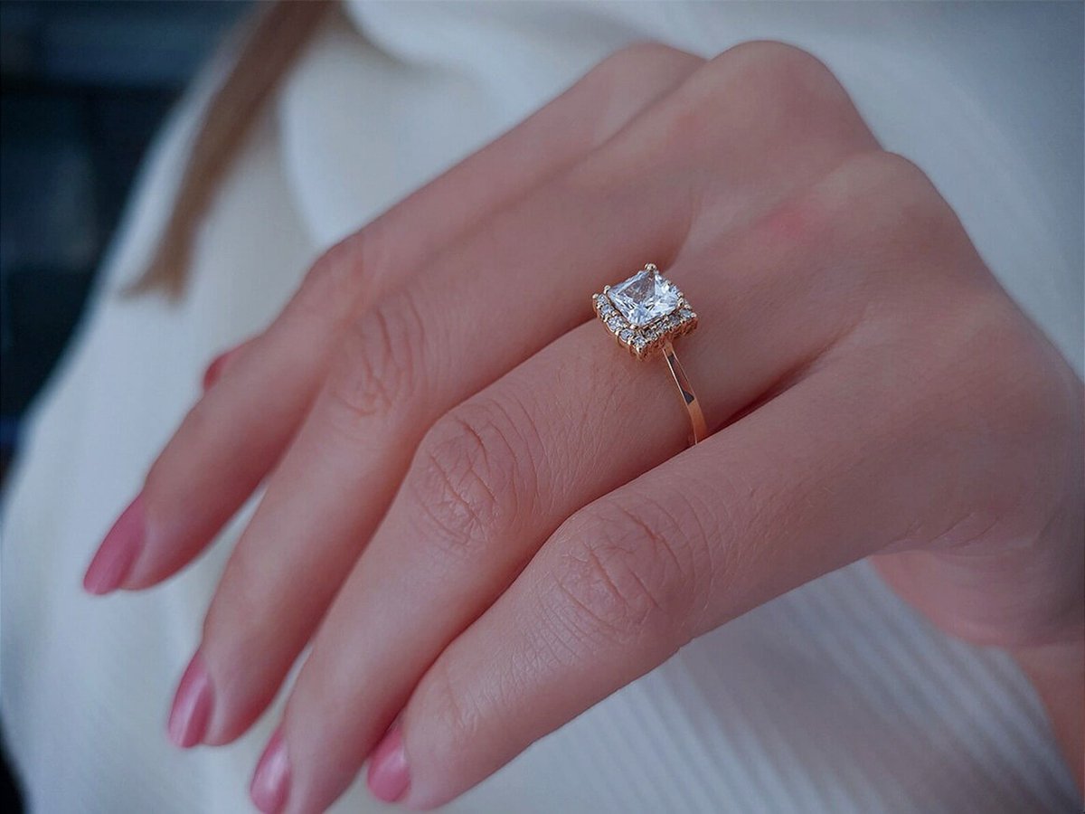 siriusdiamant's tweet image. Real Diamonds Pave White Topaz Engagement Ring, Princess Cut Solitaire Gold Ring

Etsy Link : t.ly/_42ZO

#WomenRing #PrincessRing #TopazRing #SquareRing #SolitaireRing #GemstoneRing #DiamondsRing #EngagementRing #GoldRing #PromiseRing #ProposalRing #HandmadeJewelry