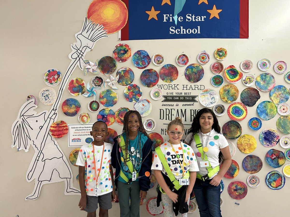 msmartello2's tweet image. Dot day fun all across DVE today! #InternationalDotDay @DotClubConnect @DVESPrincipal @LibraryCurrent #lovemylibraryPBCSD