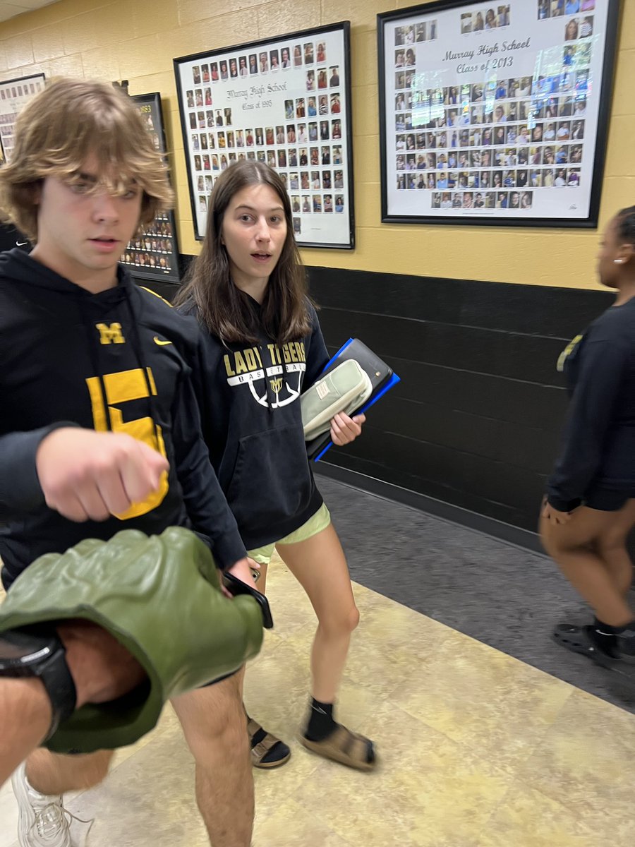 TonyJarvis_MHS's tweet photo. I β€οΈ a Fist Bump Friday at Murray High! ππ» to all Tigers. Another great day! #MHS_WeGetTo #MurraySchools https://t.co/2Q59POddLu