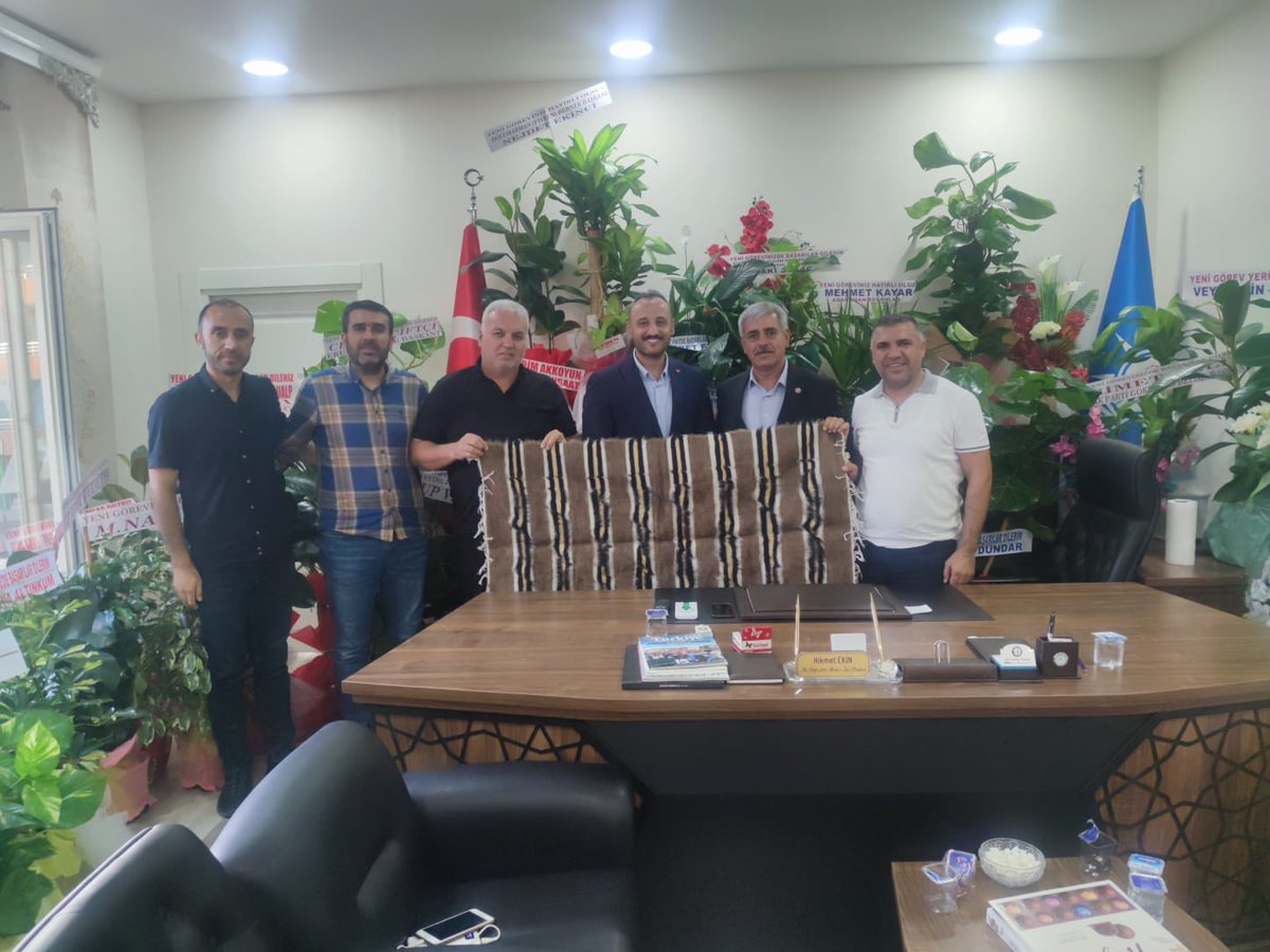 ak_murad's tweet photo. Geçmiş dönem siirt il Gençlik kolları başkanları olarak , Merkez ilçe Başkanlığına yeni atanan @hikmetekin56 başkanımızı makamında ziyaret ettik. Hayırlı olsun dileklerimizi ileterek, başkanımıza başarılar diledik.rabbim muvaffak eylesin inşallah 
@AvEkremOlgac @erkankandemir https://t.co/hHE0JxVvSJ