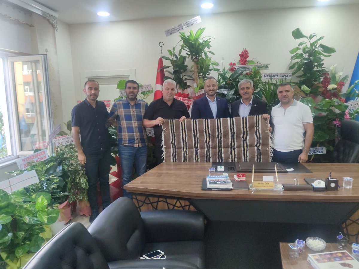 ak_murad's tweet photo. Geçmiş dönem siirt il Gençlik kolları başkanları olarak , Merkez ilçe Başkanlığına yeni atanan @hikmetekin56 başkanımızı makamında ziyaret ettik. Hayırlı olsun dileklerimizi ileterek, başkanımıza başarılar diledik.rabbim muvaffak eylesin inşallah 
@AvEkremOlgac @erkankandemir https://t.co/hHE0JxVvSJ