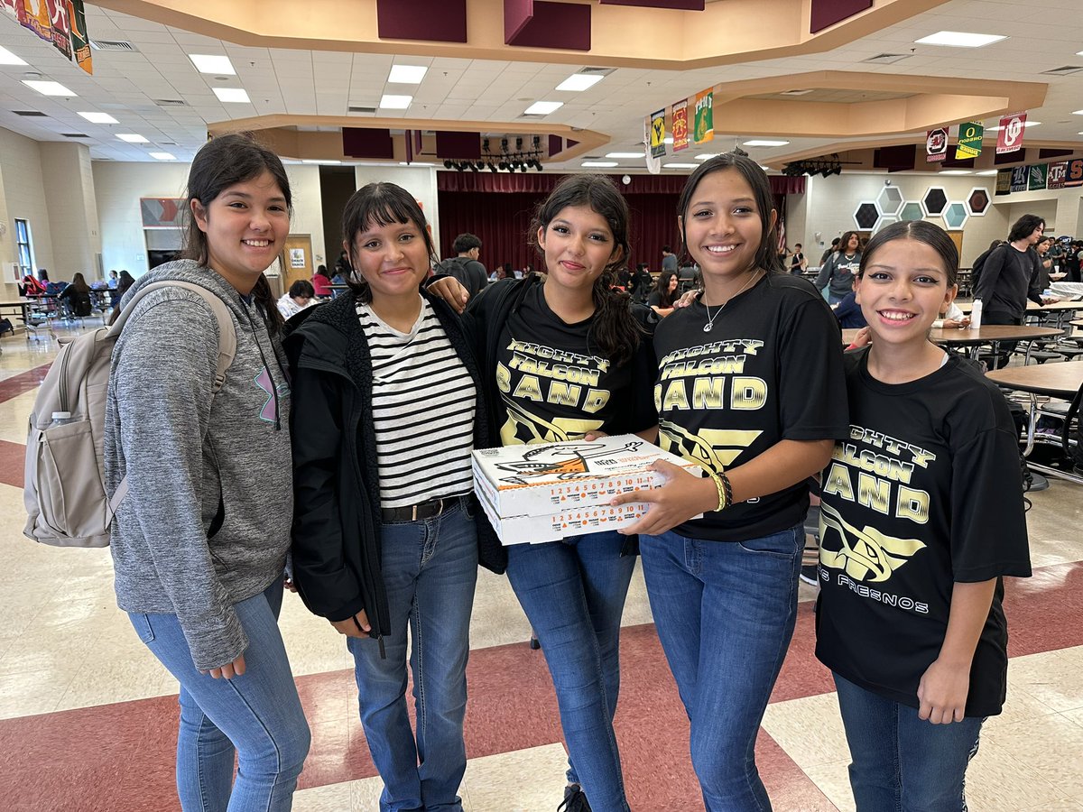 MissThomae's tweet photo. Winners of The Positive Thinking Challenge 🏆
#iteachlfu #positivethinkingday #highschoolcounselors https://t.co/DH3d8SU9o8