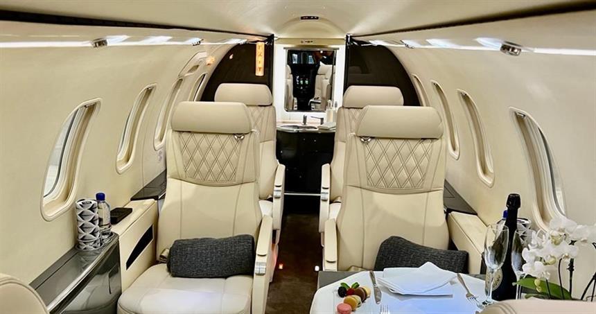 JetHustle's tweet photo. Fly to London by Private Jet and experience the thrill of private aviation at an unbeatable price! £99 per seat, drinks &amp; snacks included!  Visit https://t.co/g7wrAbPsYZ for details of this flight, or join JetHustle for more.  #JetHustle #FlyPrivate #LuxuryTravel #travel https://t.co/k3ZLKjH2Sm