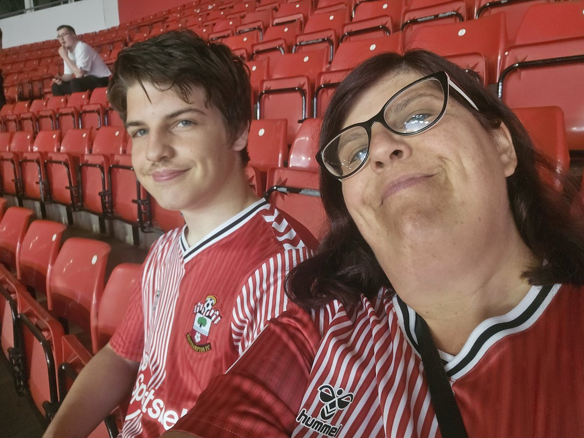 CarlyKin's tweet photo. Come on you Saints!!!! #SFCMATCHDAY ⚽️🔴⚪️ https://t.co/WMdovPept4