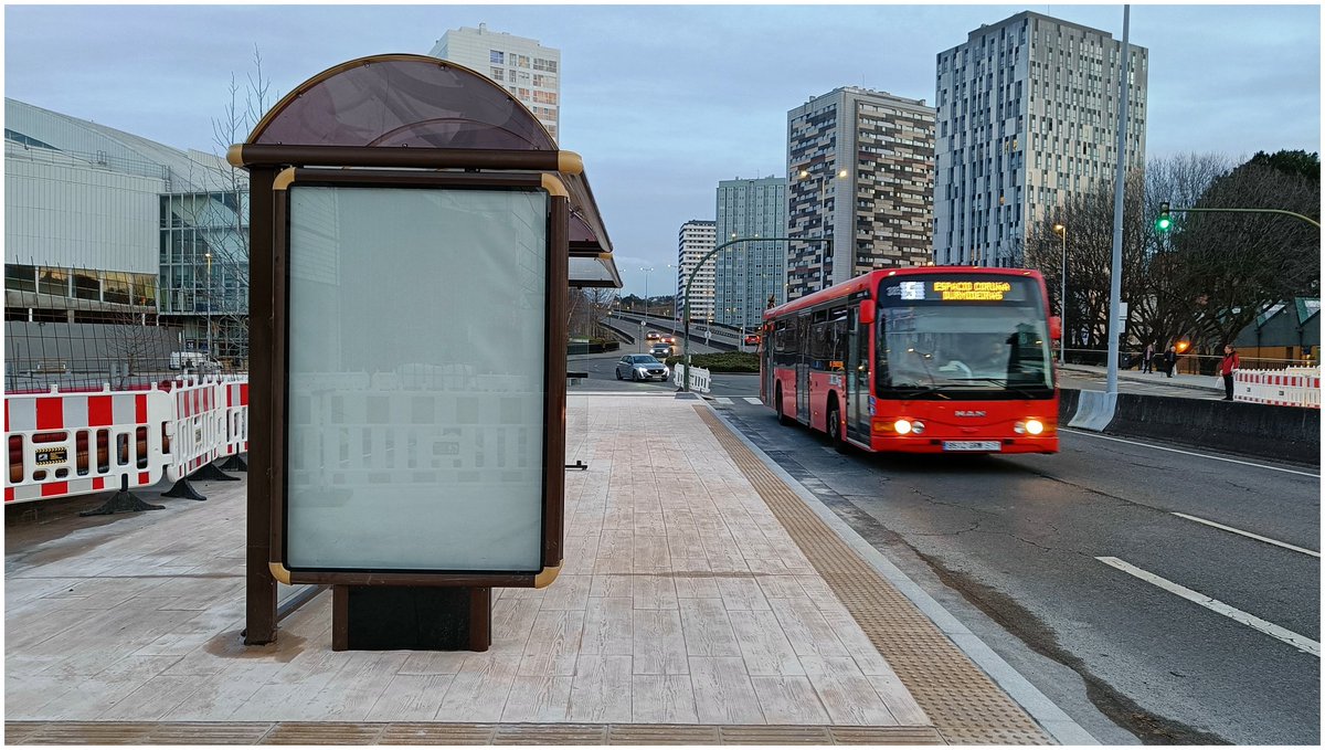 BlogBusurbano's tweet image. Ese punto también es interesante. De hecho, creemos recordar que lo comentamos en este post del mes de marzo, en el que analizábamos la reubicación de la #Par540, -cabecera de la #Lín5- a la acera de #ExpoCoruña.
busurbano.blogspot.com/2023/03/cabece…