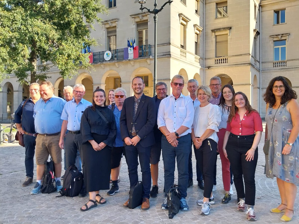 🇪🇺🇫🇷🇩🇰
L’accueil de la délégation <a href="/CentralDenmark/">CDEU</a> se clôture sur une séquence développement territorial avec les VPs <a href="/GaelleLahoreau/">Gaëlle Lahoreau 🌿✊</a> et <a href="/domroullet/">Dominique Roullet</a>. Bent Graversen et <a href="/godet_jeremie/">Jérémie Godet 🌻🍉</a> partagent leur enthousiasme pour mener à bien des projets communs #climat #energie 🤝🏻🌿