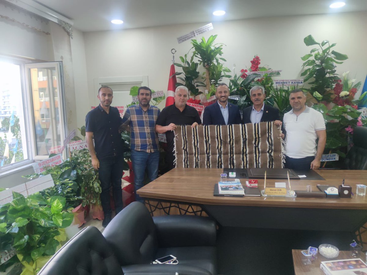 SadAdiguzel's tweet photo. Ak parti merkez ilçe başkanlığına seçilen Hikmet Ekin Başkanımıza eski gençlik kolları başkanlarımızla beraber hayırlı olsun ziyaretinde bulunduk kendisine yeni görevinde başarılar diler durmak yok yola devam. https://t.co/xcgCgrZtAy