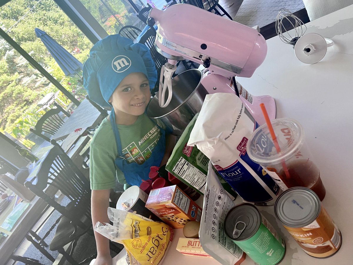 ally_zuzik's tweet photo. Today with Chef Max… delicious pumpkin spice cupcakes! 🎃 We made some modifications (posted in the comments below). Almost all ingredients are from Aldi. https://t.co/vDCrbOGr3s @Allrecipes @AldiUSA #chefmax #bake #kidsbaking #startthemyoung https://t.co/NkKkt0KmOE