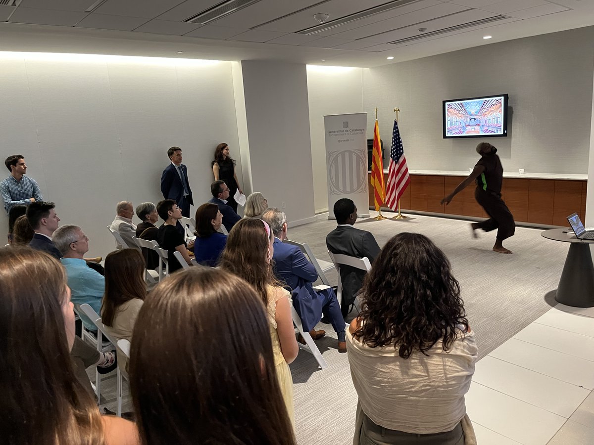 Catalonia_US's tweet photo. ✨Catalonia's National Day celebration was a great success!
Thank you to all who joined us yesterday to commemorate such an important day for #Catalan history and culture.
Moltes gràcies a la comunitat catalana de DC per acompanyar-nos durant la #Diada2023
#DiadaAlMón https://t.co/y3w7TmEFES