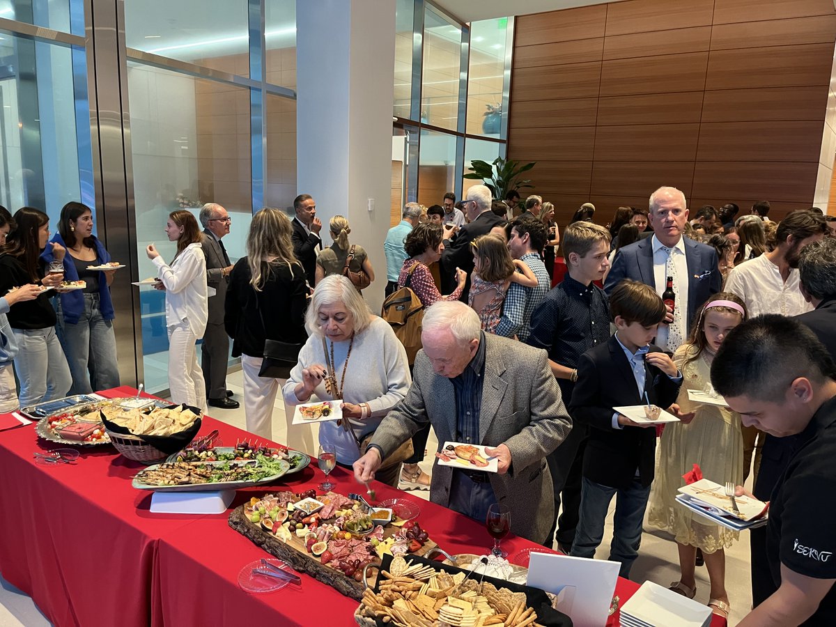 Catalonia_US's tweet photo. ✨Catalonia's National Day celebration was a great success!
Thank you to all who joined us yesterday to commemorate such an important day for #Catalan history and culture.
Moltes gràcies a la comunitat catalana de DC per acompanyar-nos durant la #Diada2023
#DiadaAlMón https://t.co/y3w7TmEFES