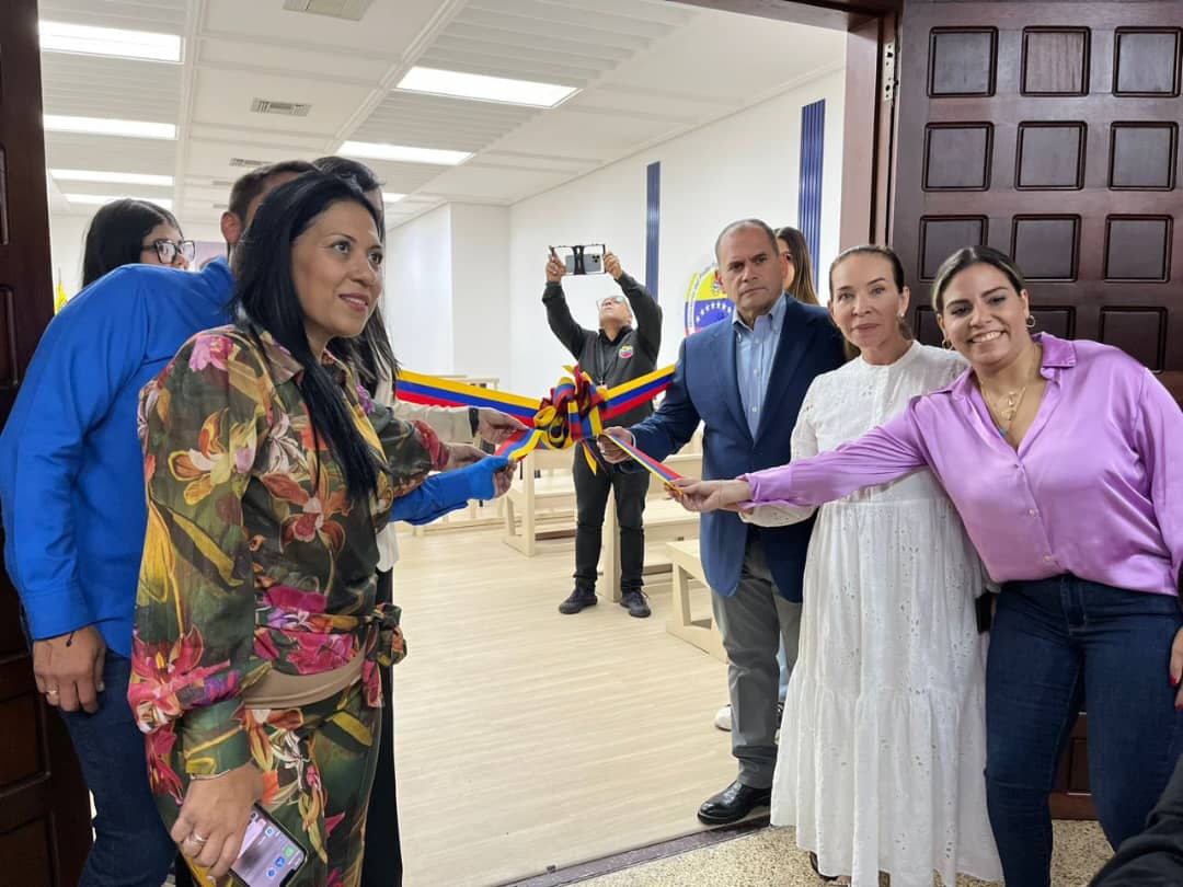 #15Sep || Inauguran espacios recuperados en el Palacio de Justicia para garantía de los DDHH

⏩acortar.link/JIUm82

#VenezuelaYArgeliaAmigasSiempre