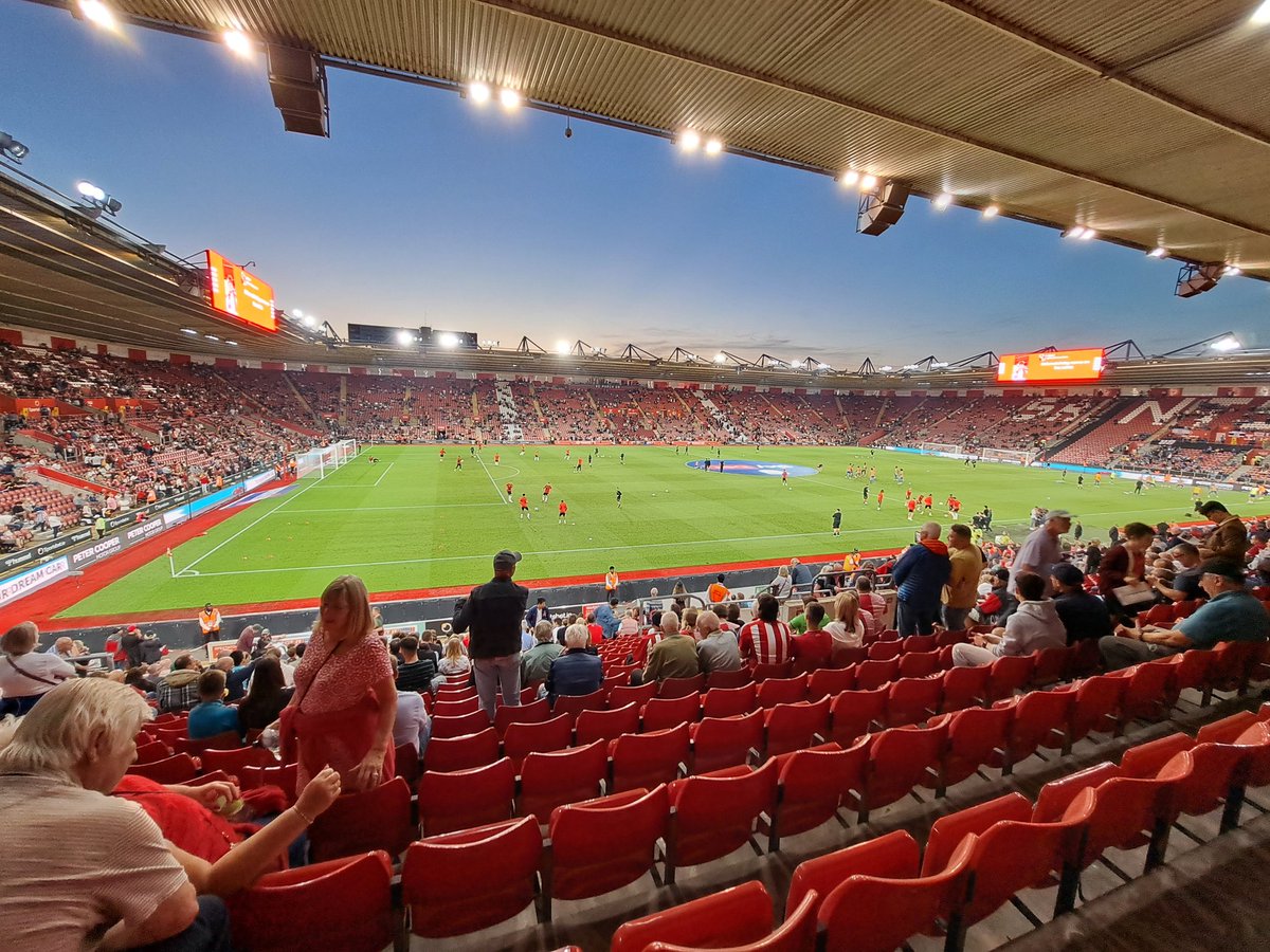 henekka18's tweet photo. Southampton-Leicester
Elämäni ensimmäinen Championship-ottelu🔥
Molemmat joukkueet pelasivat vielä viime kaudella Valioliigassa. #EFLfi #Championship https://t.co/YzT42ato0E