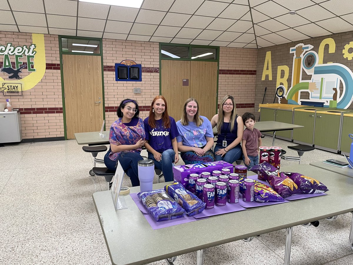 MsMoralesA's tweet photo. Color party today!!! Purple for the win! 💜💜💜💜@EckertES_AISD @AldineISD #aldine #myaldine https://t.co/cDru8SQscg