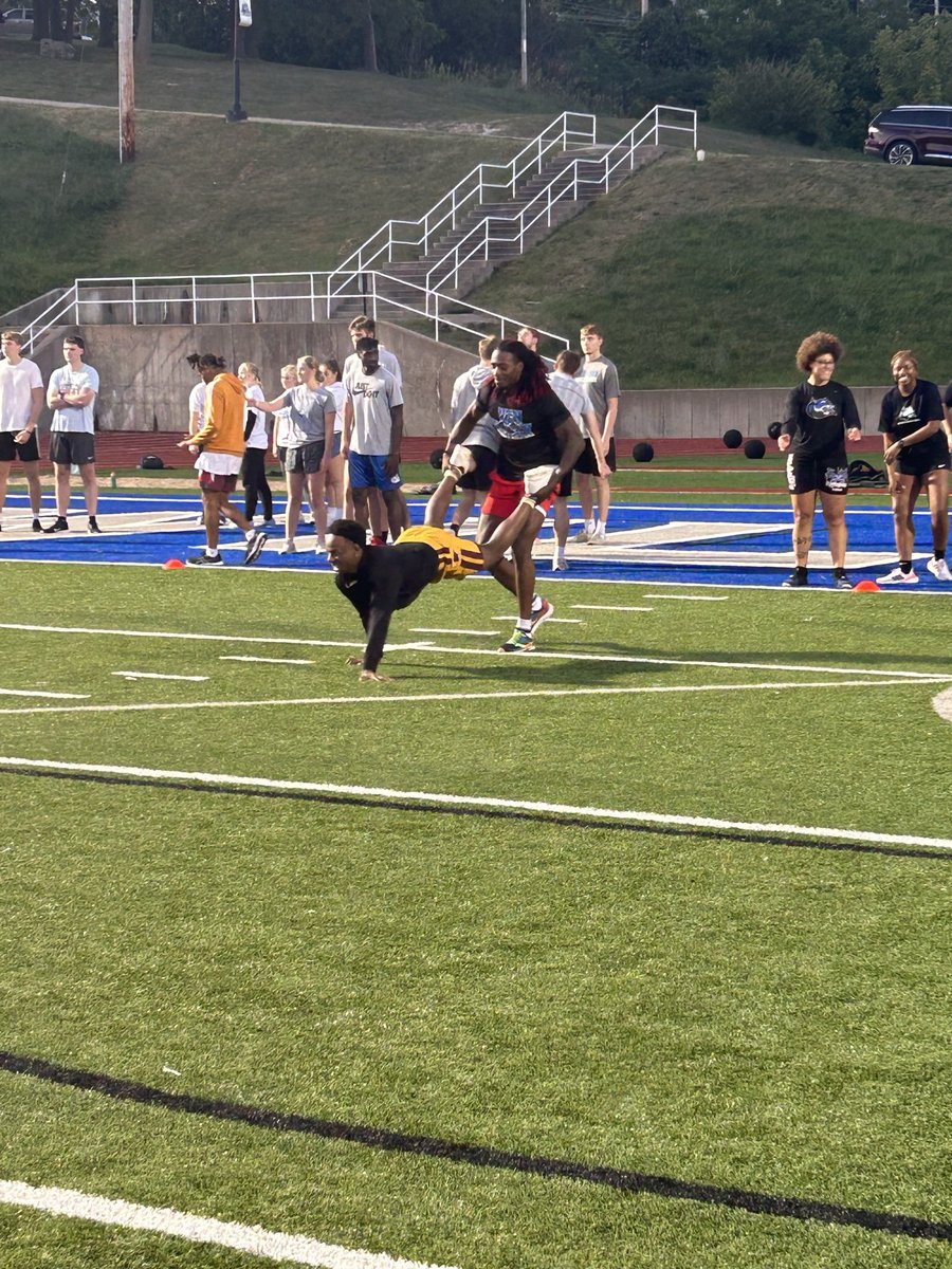 CSCWildcatsMBB's tweet photo. Ended conditioning partnering up with @CSCWomensBBall for an “Olympics Competition Day”. The guys and ladies battled it out this morning and had fun while doing it!! Needless to say…it was a good morning! https://t.co/IOFQzGwXSt