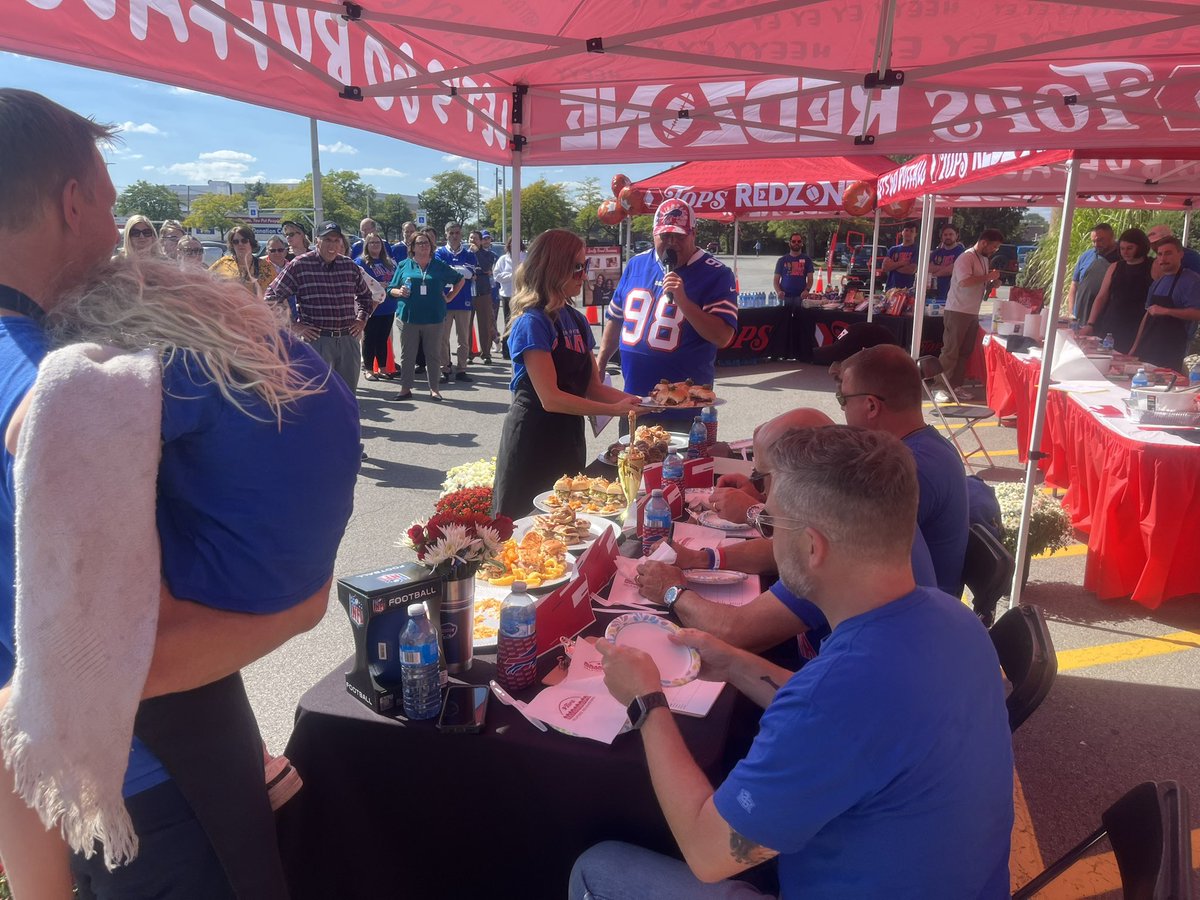 Had a BLAST at the annual @TopsMarkets #slidershowdown! Didn’t come away with the W, but it was a good bite! (Pickle-brined chicken thighs with a garlic dill aioli, honey drizzle and pepperjack on toasted pretzel bun). My good friend @paulBogle99 kept me on point, as usual