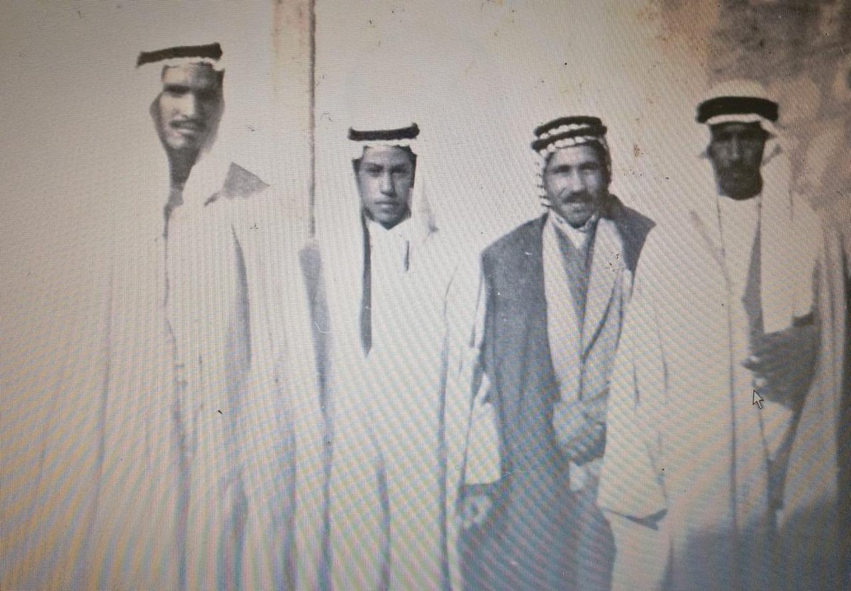 من اليمين : 1_الشيخ نايف بن حمود بن سويط رحمه الله
                    2_ابن سميده العويلي
                    3_الشيخ فيصل بن عجمي بن سويط أطال الله عمره 
                    4_حسن الزيادي رحمه الله ..التقطت الصوره عام 1962م ..
#الظفير