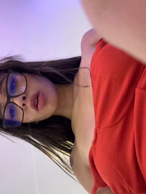 Que crees que estaba haciendo ? 😏💦 Rt y Mira Tu DM😈 👅 https://t.co/dEa58WEwLh