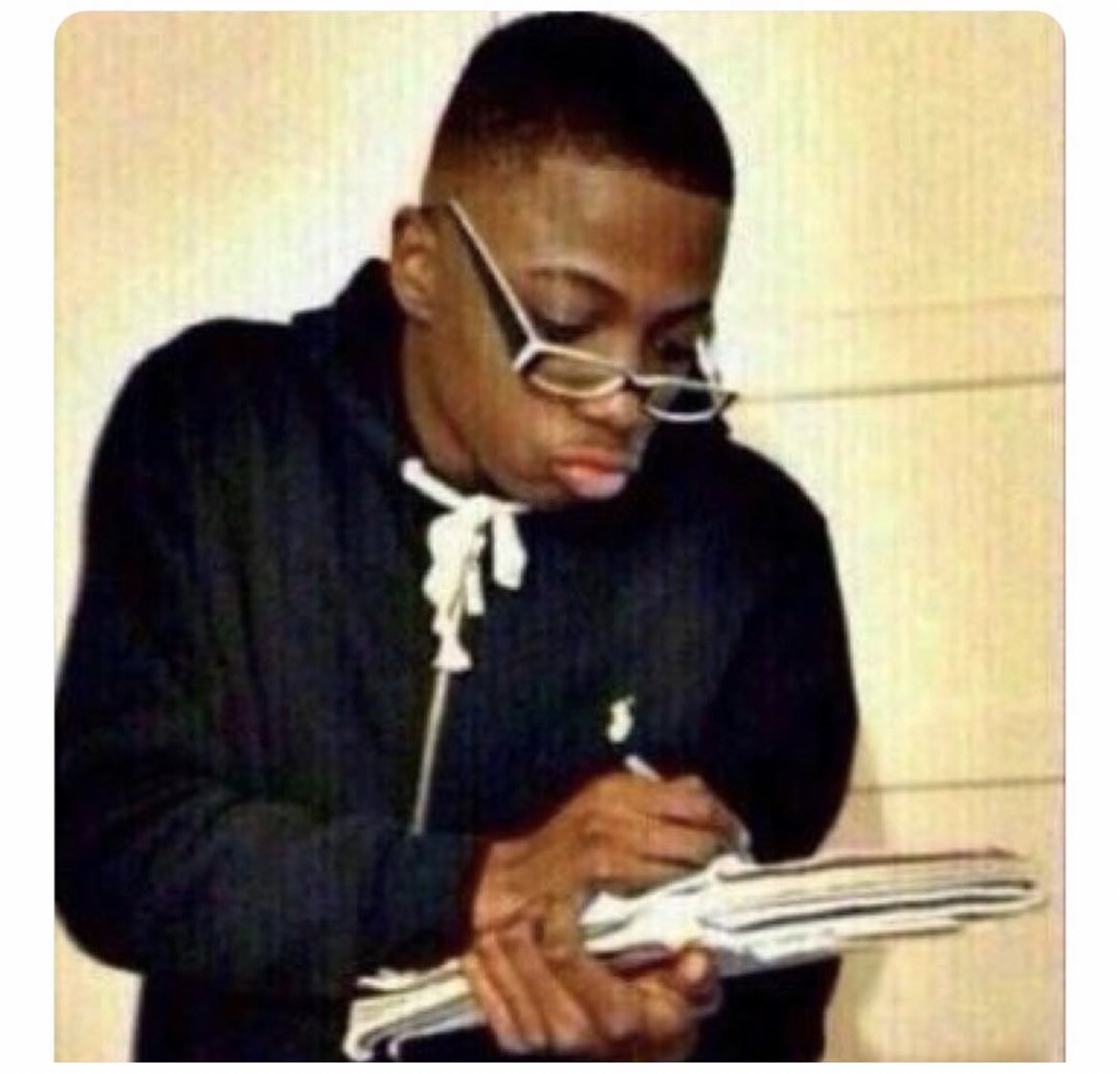 MrHookItUp's tweet photo. Everyone writing down Instagram captions from Drake and SZA

 “October is all about me cause your turn should’ve been over” https://t.co/V3nb3LYuVH