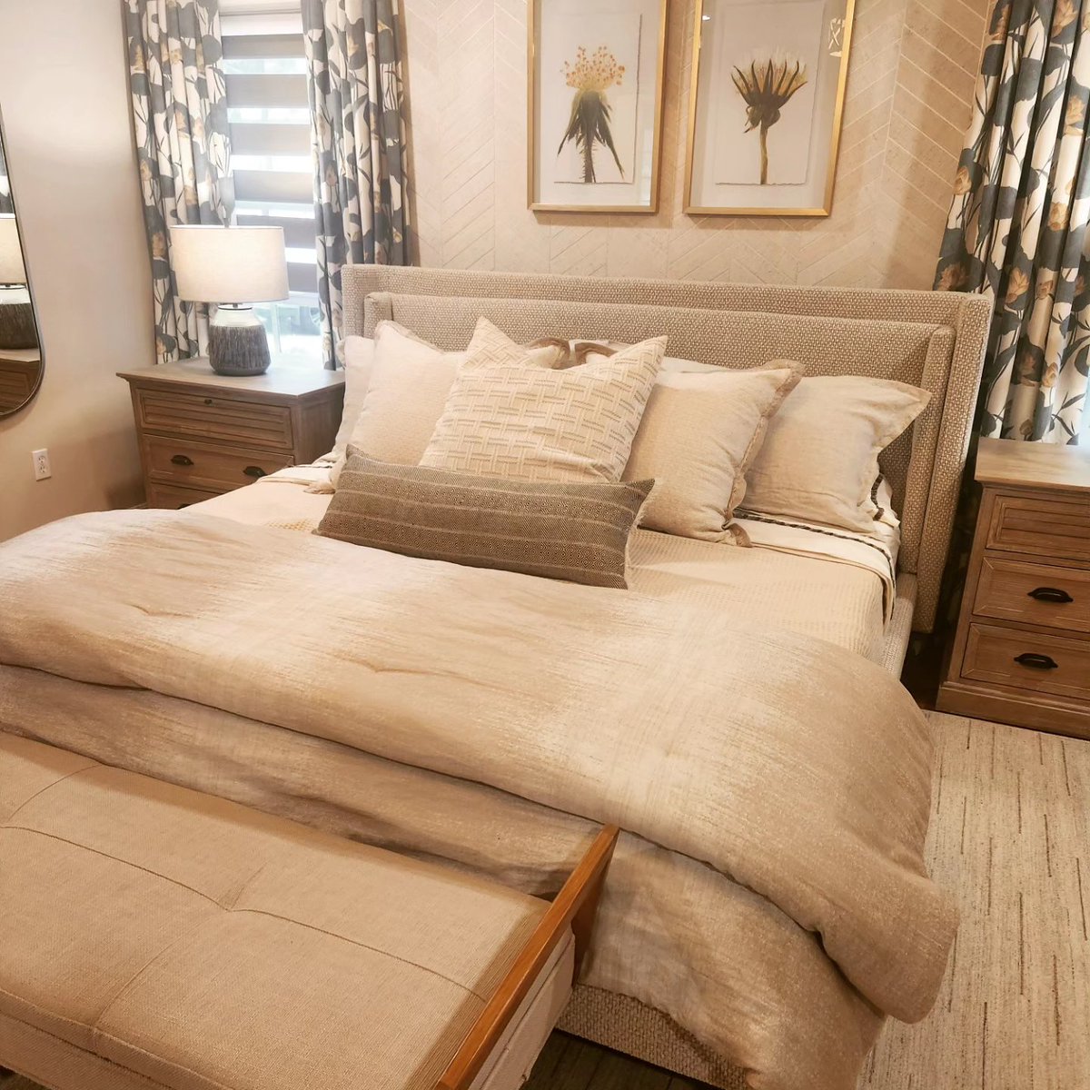 KitchBathDesign's tweet image. Master bedroom of your dreams. Casual yet elegant space.
.
.
.
. 
#alyssamartin #interiordesigner #virginiainteriordesigner #princewillamcounty #northernvirginia #nova #mccleanva #nokesvilleva #interiordesign #virginiainteriordesign #designbuild #interiordesignvirginia #custombui